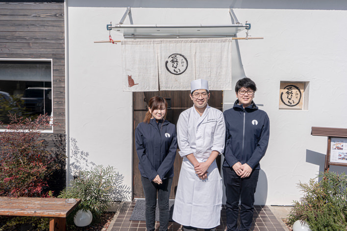 いとう養鶏場のスタッフと寺井さん
